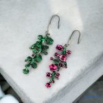 ANAN, kézzel festett, egyedi ékszer, fülbevaló, nyaklánc, pink, zöld, Virágfürt