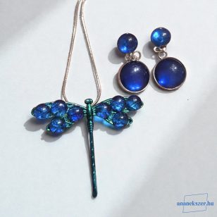   ANAN, kézzel festett, üveglencsés ékszer türkiz- kék, Szitakötő